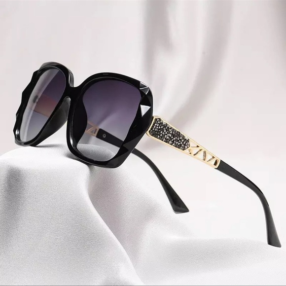 Black & Gold Oversized Square Sunglasses Polarized Tinted w Crystal Frames Nwt - Picture 2 of 12